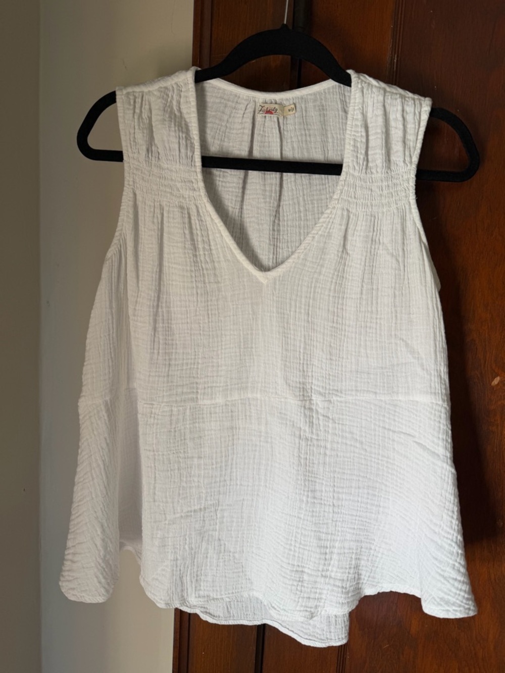 Faherty White Textured V-Neck Sleeveless Camisole